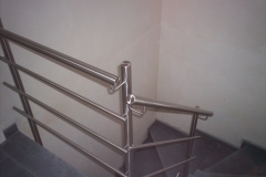 Trapleuningen-inox_borstweering-traphal-aap